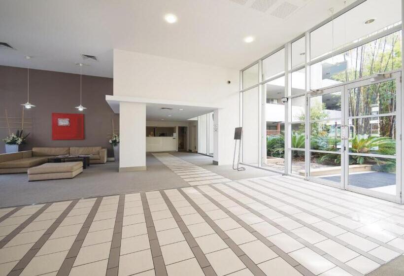 Oaks Brisbane Mews Suites