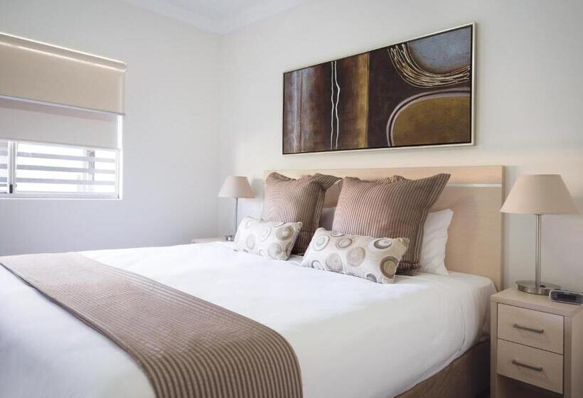 Oaks Brisbane Mews Suites