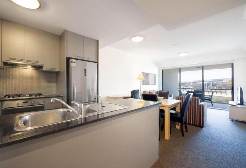 Oaks Brisbane Mews Suites
