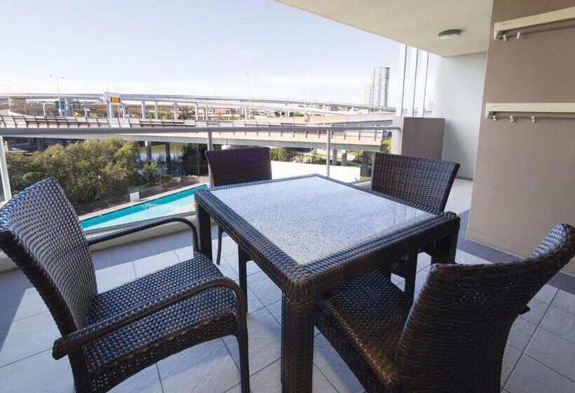Oaks Brisbane Mews Suites