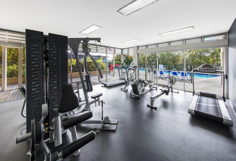 Oaks Brisbane Mews Suites