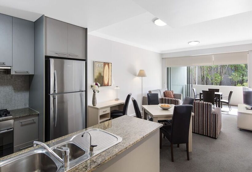 Oaks Brisbane Mews Suites