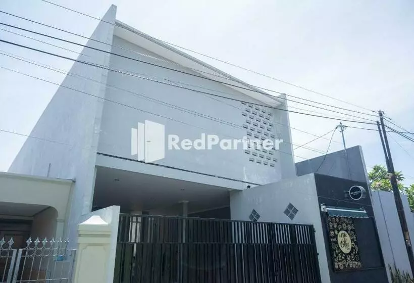 Hotelli Athena House Syariah Near The Park Mall Solo Baru Mitra Reddoorz