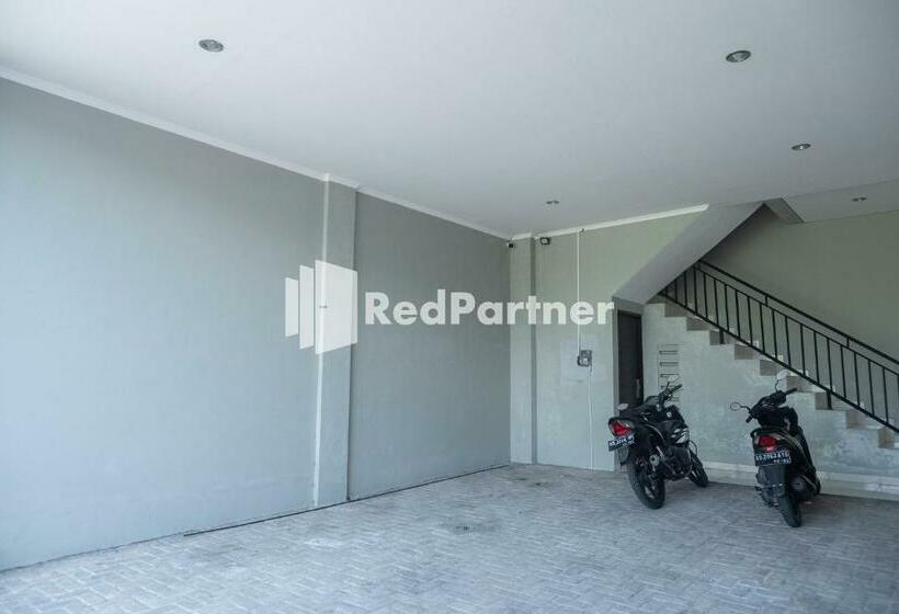 בית מלון כפרי Athena House Syariah Near The Park Mall Solo Baru Mitra Reddoorz