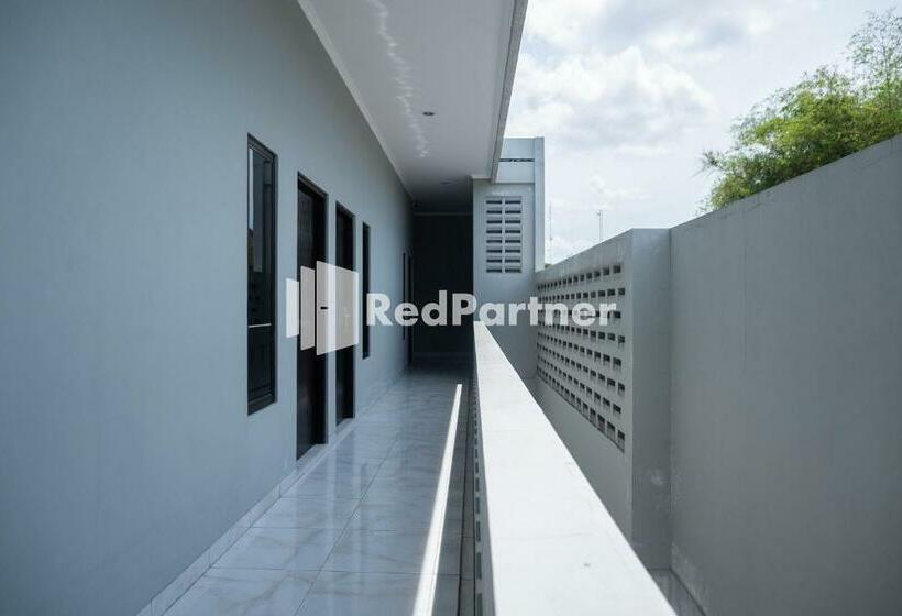 בית מלון כפרי Athena House Syariah Near The Park Mall Solo Baru Mitra Reddoorz