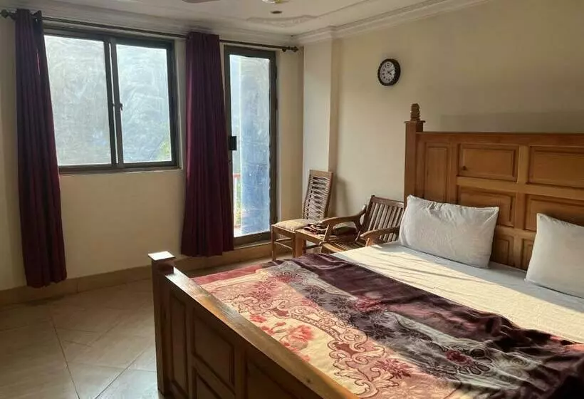 هتل Kashmir Continental