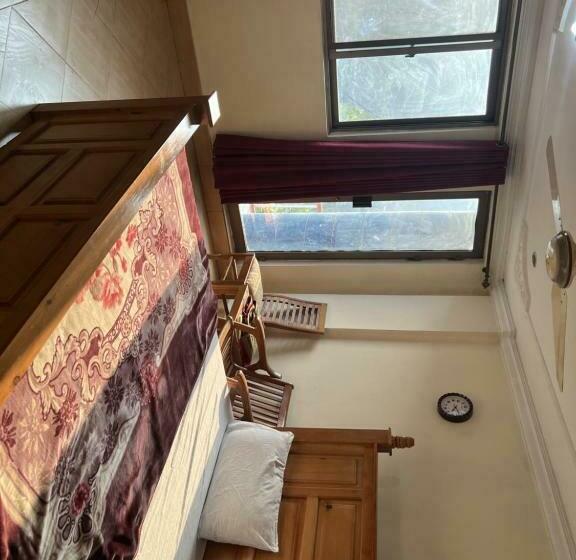 هتل Kashmir Continental