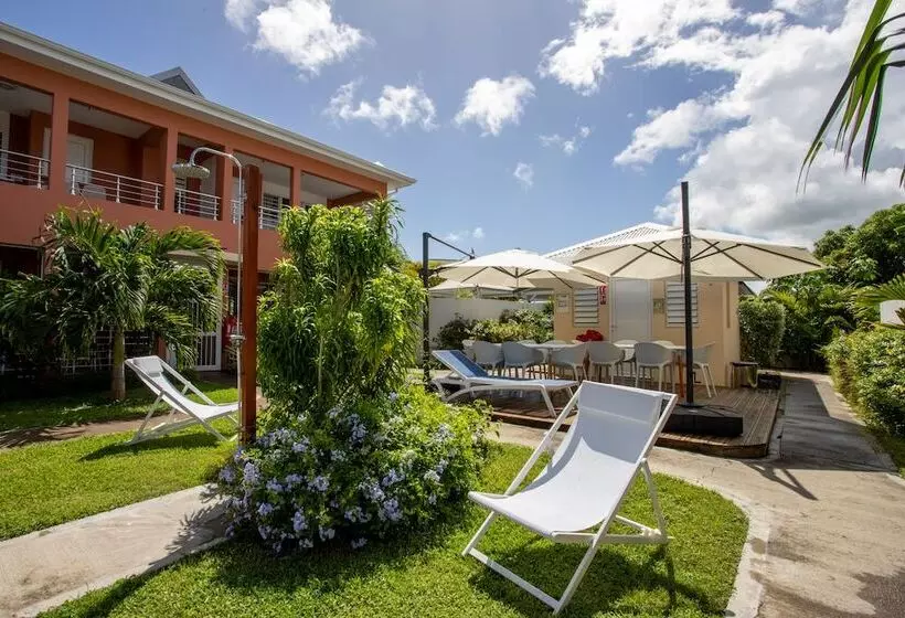 هتل Hôtel Guadeloupe Palm Suites