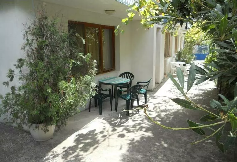 Majatalo клуб агато полис стаи за семейна почивка