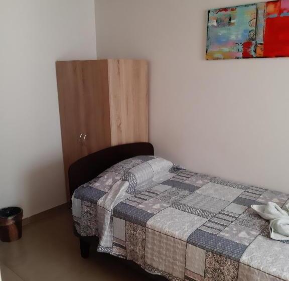 تختخواب و صبحانه Hostal D  Silvia