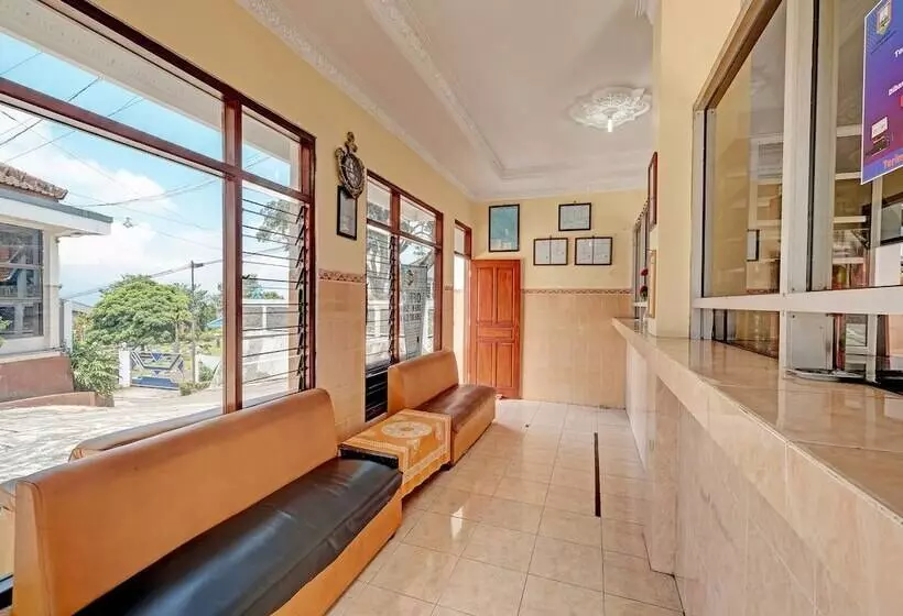 Collection O 91692 Hotel Citra Dewi 3 Hillsnearumbul Sidomukti