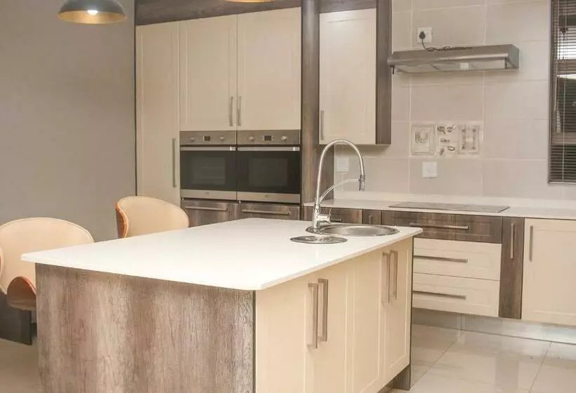 Majatalo Senaville Guesthouse