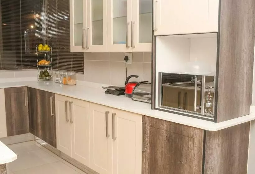 Majatalo Senaville Guesthouse