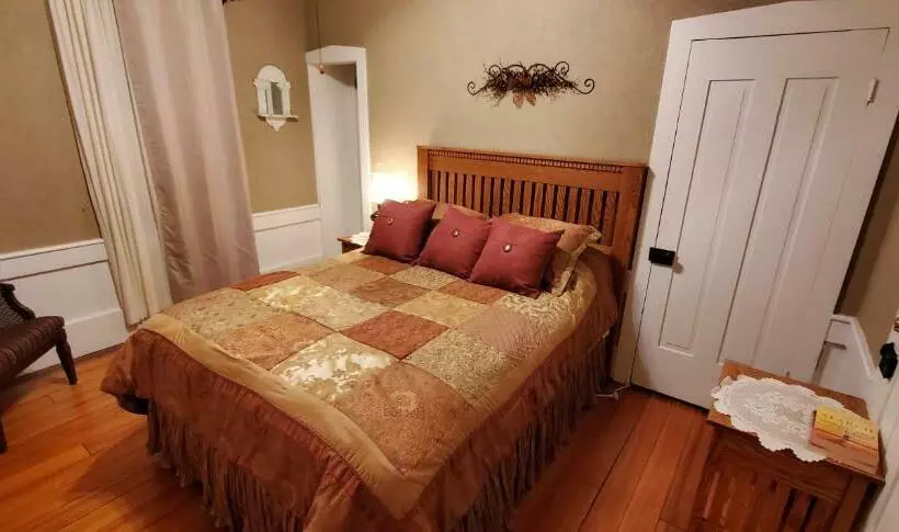 The Farmhouse Inn Bed And Breakfast