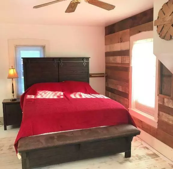 The Farmhouse Inn Bed And Breakfast