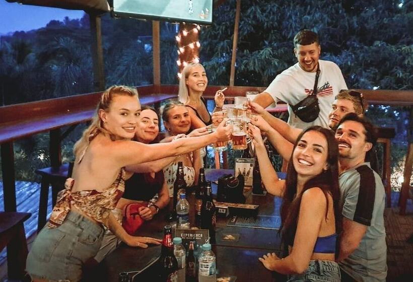 הוסטל Sizzle Sports Club