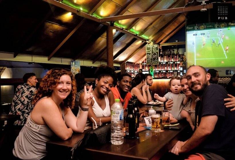 הוסטל Sizzle Sports Club