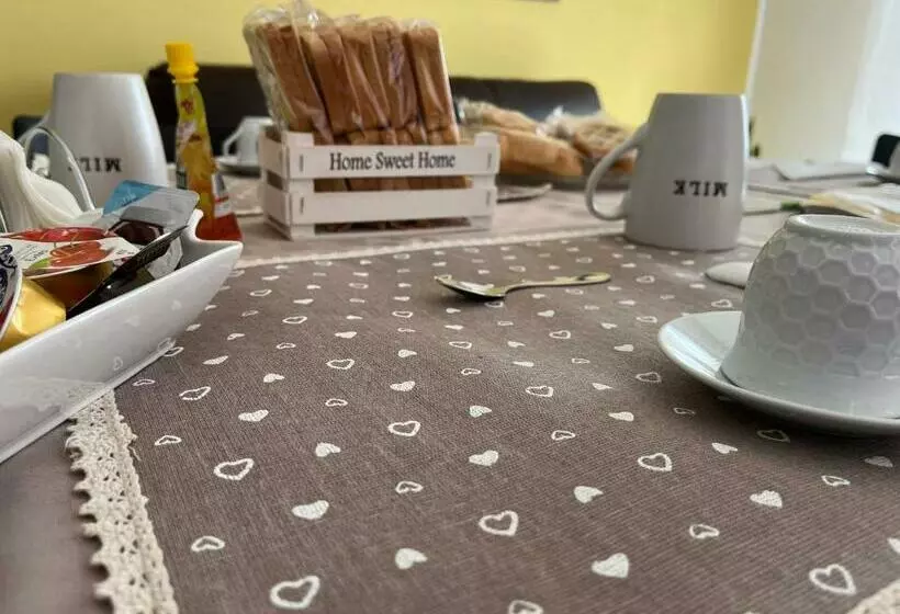 تختخواب و صبحانه La Cannucciola