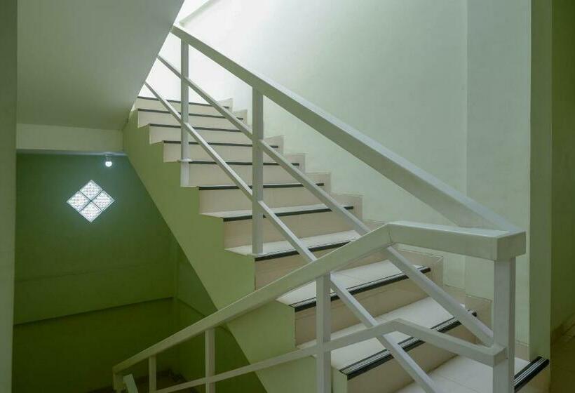 Otel Reddoorz Syariah Near Gerbang Tol Krapyak 2 Semarang