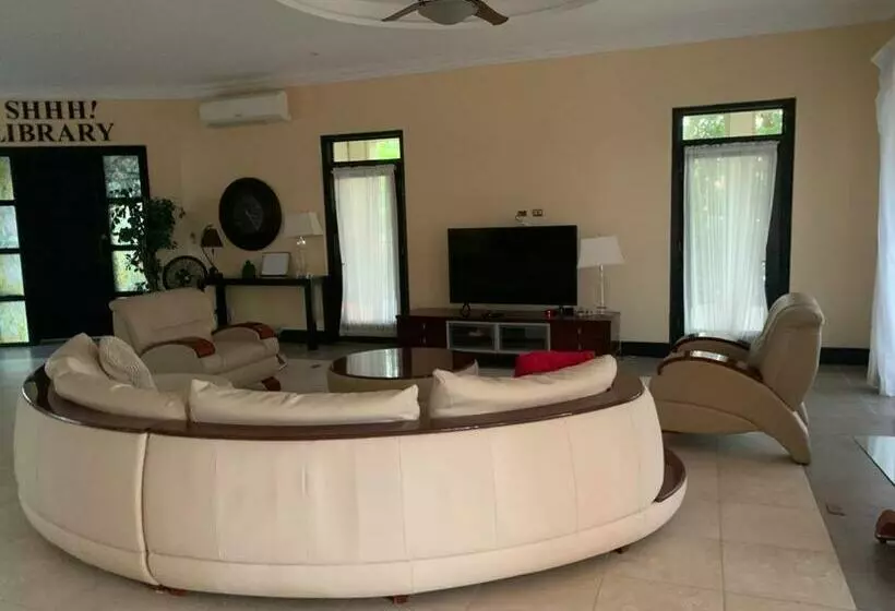 Majatalo Room In House   Casa De Playa Alegria, Flamingo