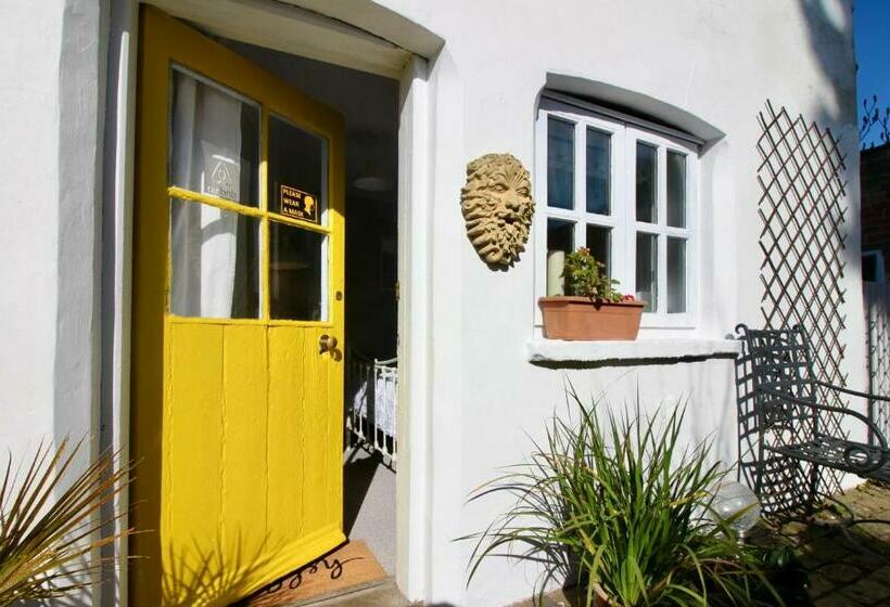 פנסיון The Cottage At Barkwith House