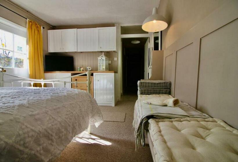 פנסיון The Cottage At Barkwith House