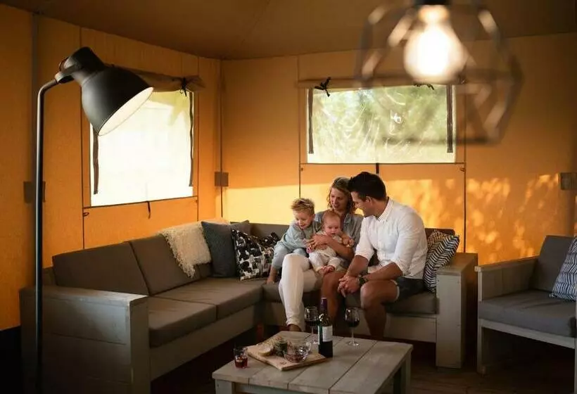リゾートホテル Landal Glamping Neufchâteau