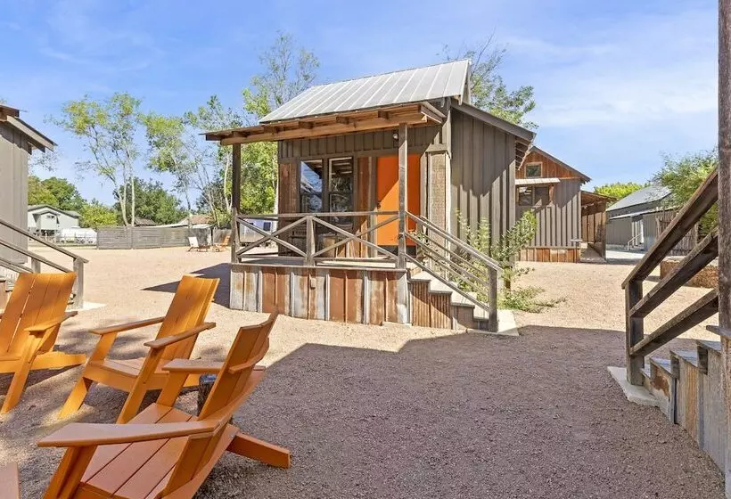 Hotelli Camp Comfort