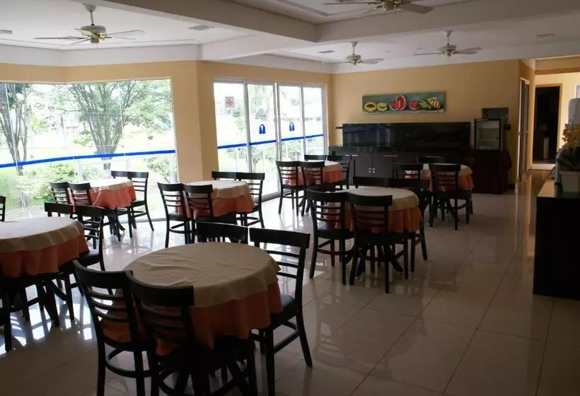 호텔 Cristal Palace Inn