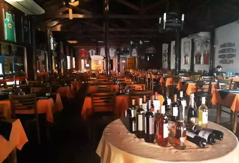 호텔 Cristal Palace Inn