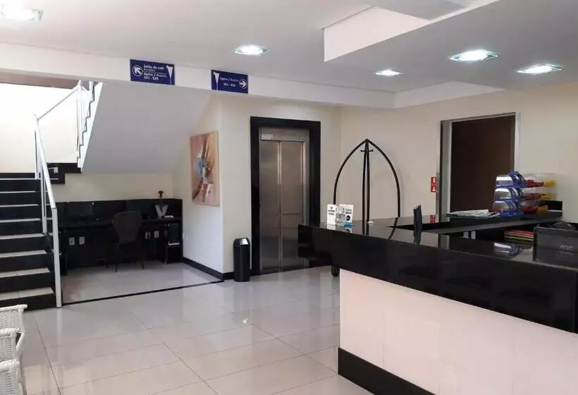 호텔 Cristal Palace Inn