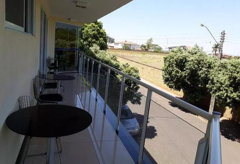 호텔 Cristal Palace Inn