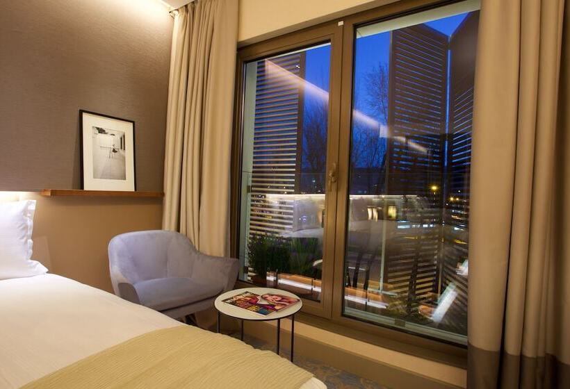 Dosso Dossi Hotels & Spa Downtown