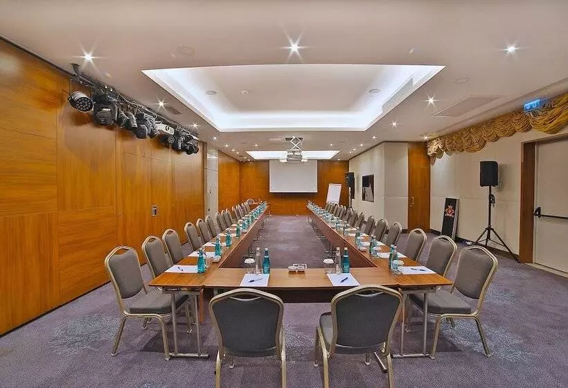 Dosso Dossi Hotels & Spa Downtown