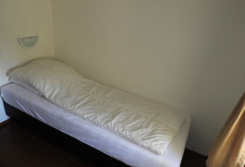 Отель Kasteel Schaloen