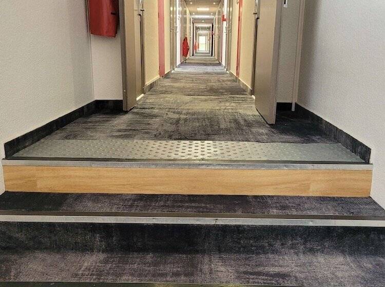 Отель Premiere Classe Lyon Nord Dardilly