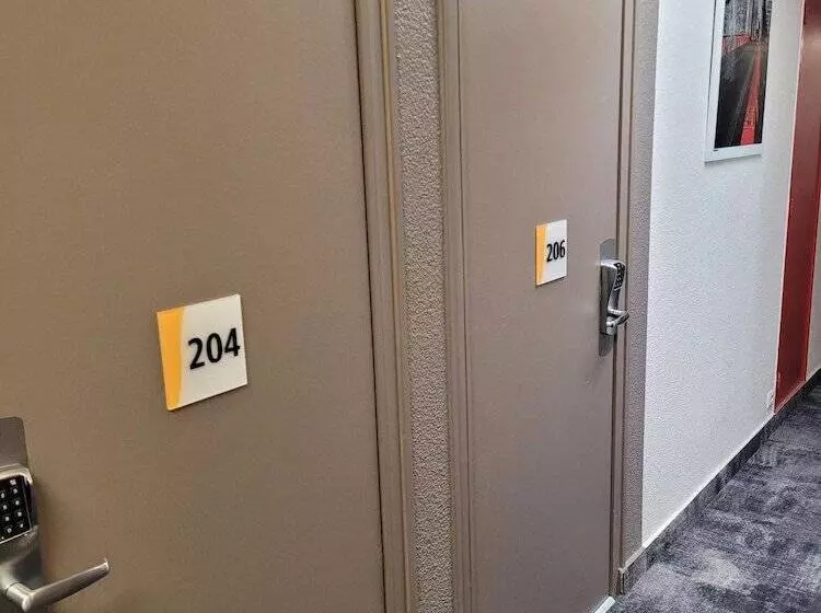 فندق Premiere Classe Lyon Nord Dardilly