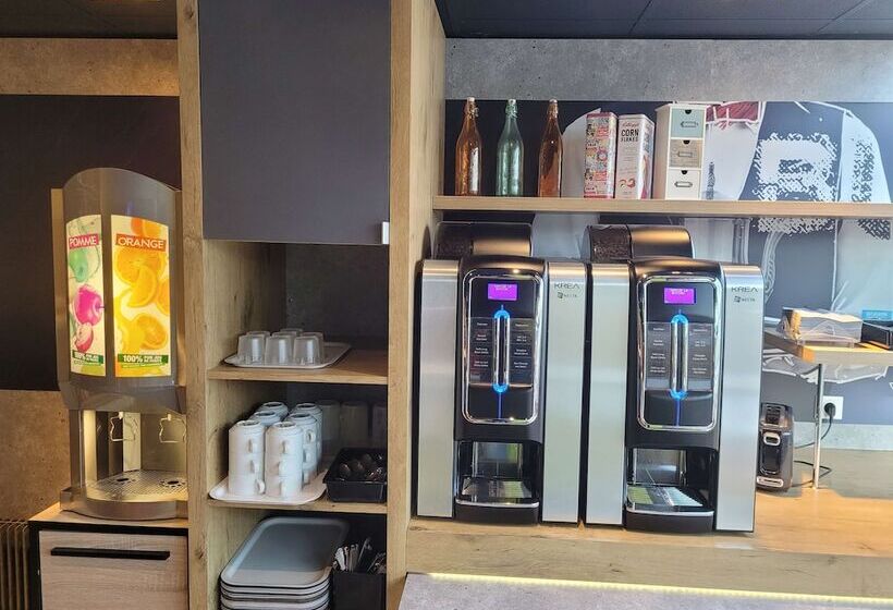 Отель Premiere Classe Lyon Nord Dardilly