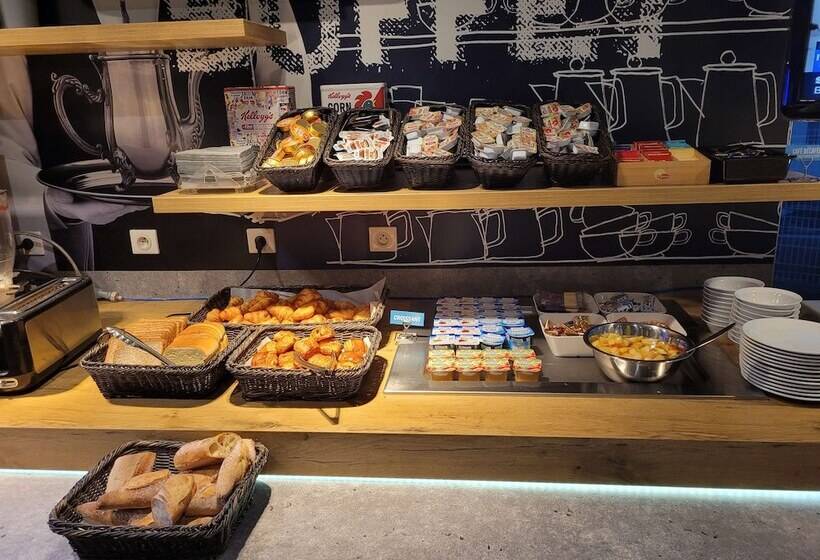 Отель Premiere Classe Lyon Nord Dardilly