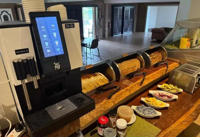 Отель Sinclairs Country Retreat