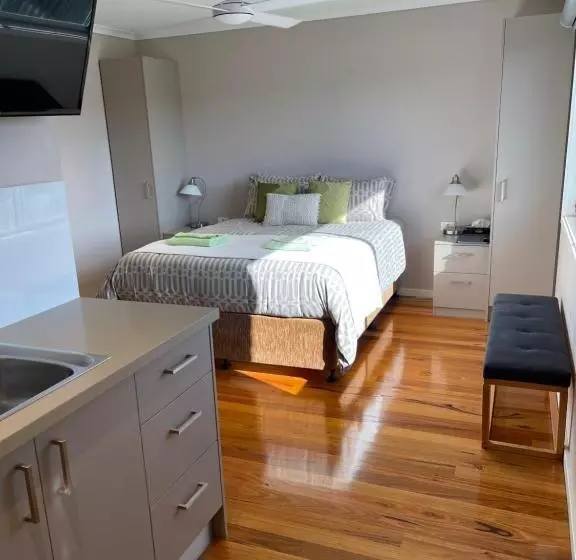 Отель Sinclairs Country Retreat