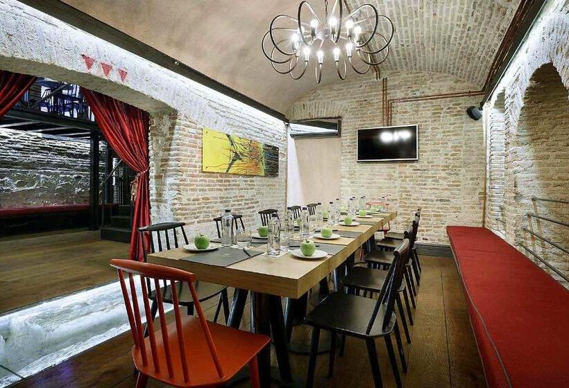 בית מלון כפרי The Public  Special Category