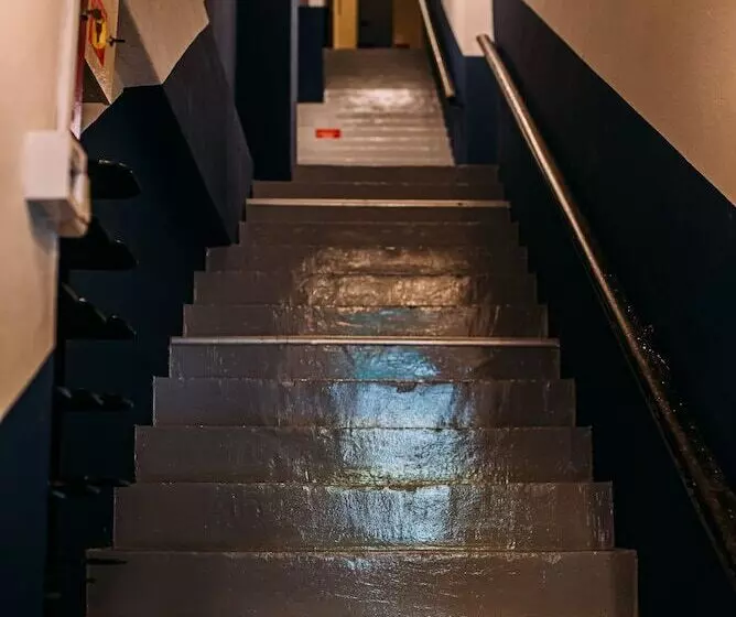 هاستل Bluewaters Pods 38 Hongkong St