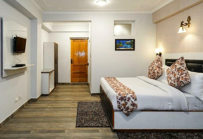 Click Sunburry Hotel Srinagar