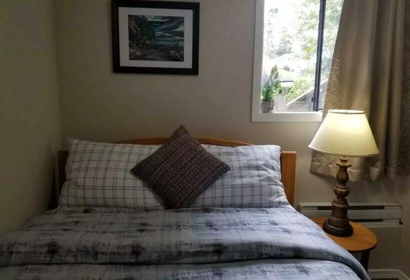 Majatalo Otter Point Home