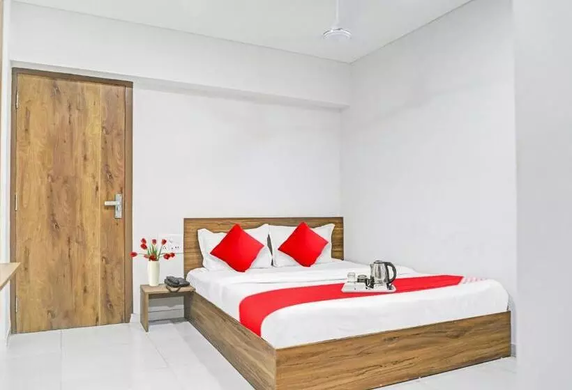 Hotelli Oyo 90450  Weekend Rooms