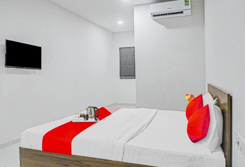 فندق Oyo 90450 Weekend Rooms