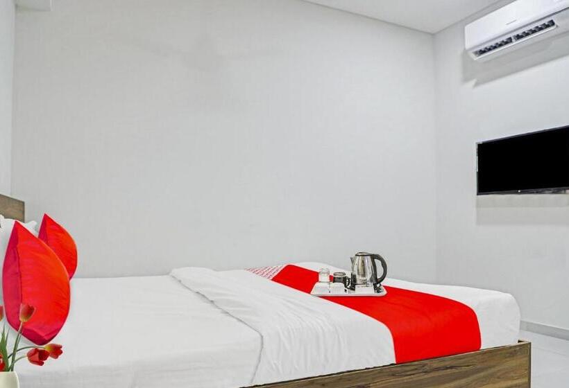 فندق Oyo 90450 Weekend Rooms