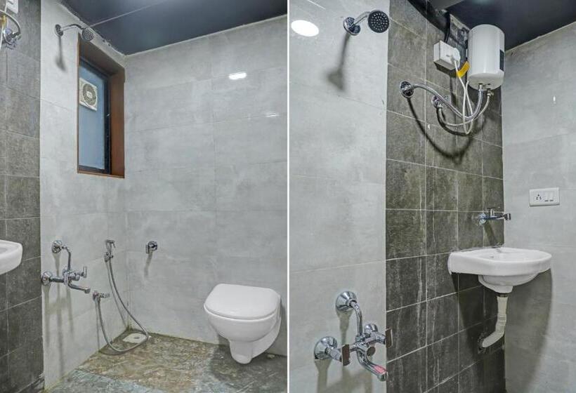 فندق Oyo 90450 Weekend Rooms