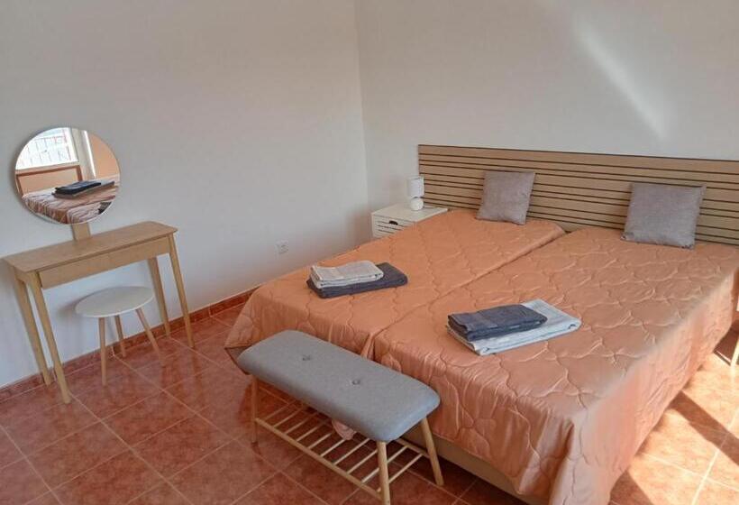 پانسیون Porta Nova Guesthouse By R Tex